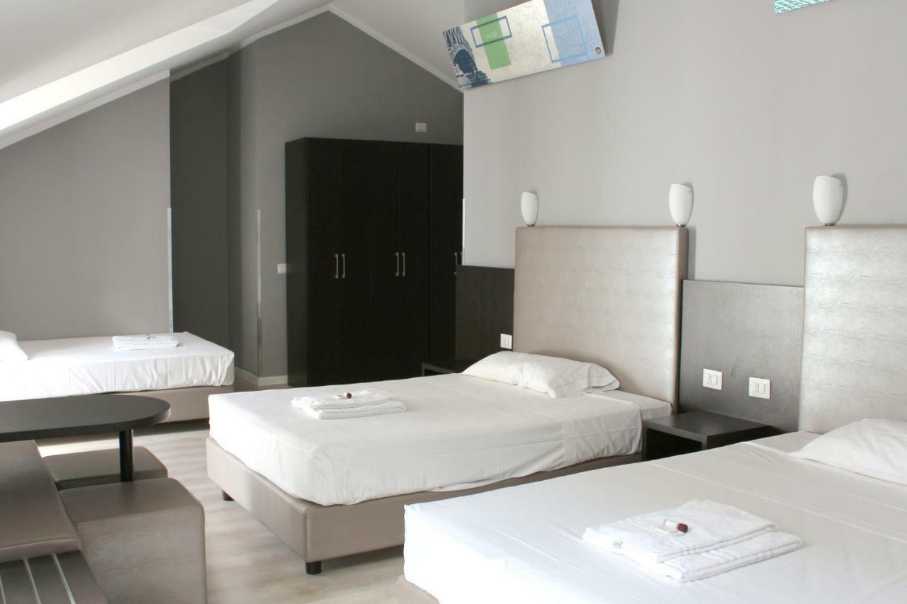 Sextuple Room